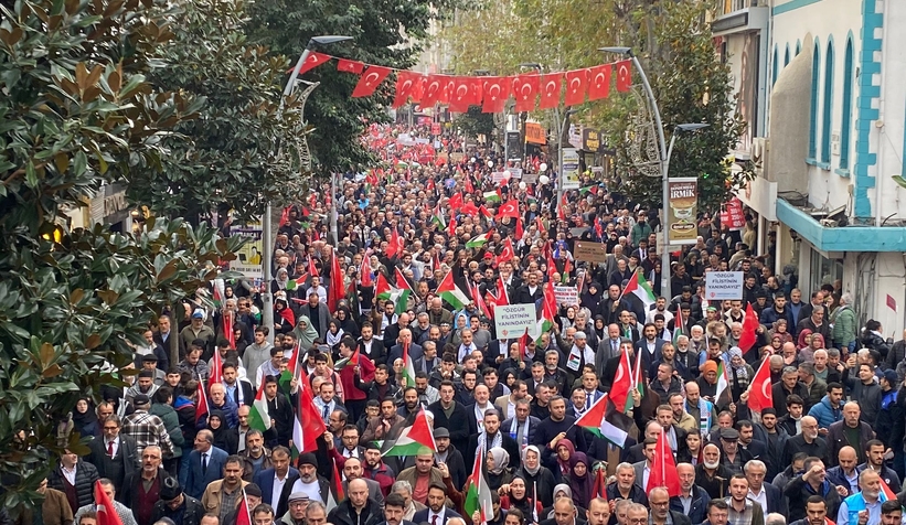 Sakarya'da binlerce kişi Filistin için yürüdü