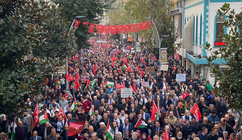 Sakarya'da binlerce kişi Filistin için yürüdü