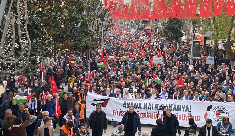 Sakarya'da binlerce kişi Filistin için yürüdü