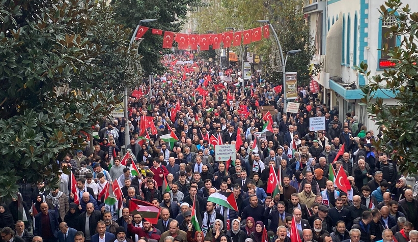 Sakarya'da binlerce kişi Filistin için yürüdü