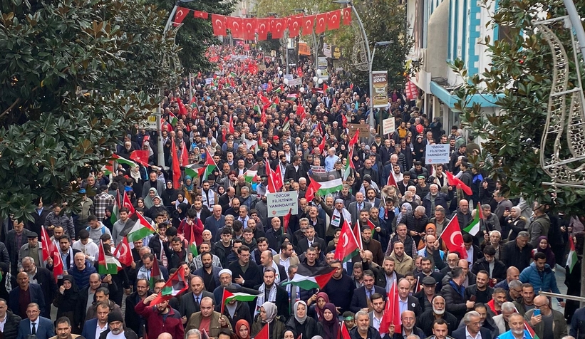 Sakarya'da binlerce kişi Filistin için yürüdü