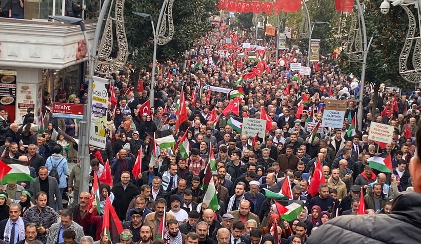 Sakarya'da binlerce kişi Filistin için yürüdü