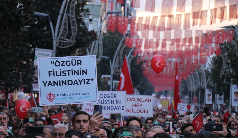 Sakarya'da binlerce kişi Filistin için yürüdü