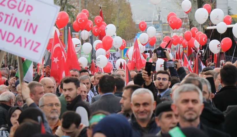 Sakarya'da binlerce kişi Filistin için yürüdü