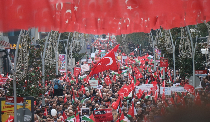 Sakarya'da binlerce kişi Filistin için yürüdü