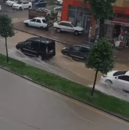 sakarya-da-caddeler-gole-donduvnrjtvhqmk