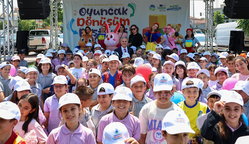 sakarya-da-cocuklar-oyuncak-festivalinde-bulustud0tbrzawl1