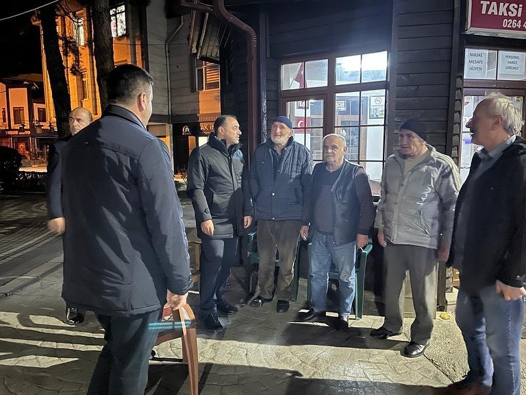 sakarya-da-depremden-etkilenen-vatandaslar-hastaneye-kaldirilditnzyuzhdot