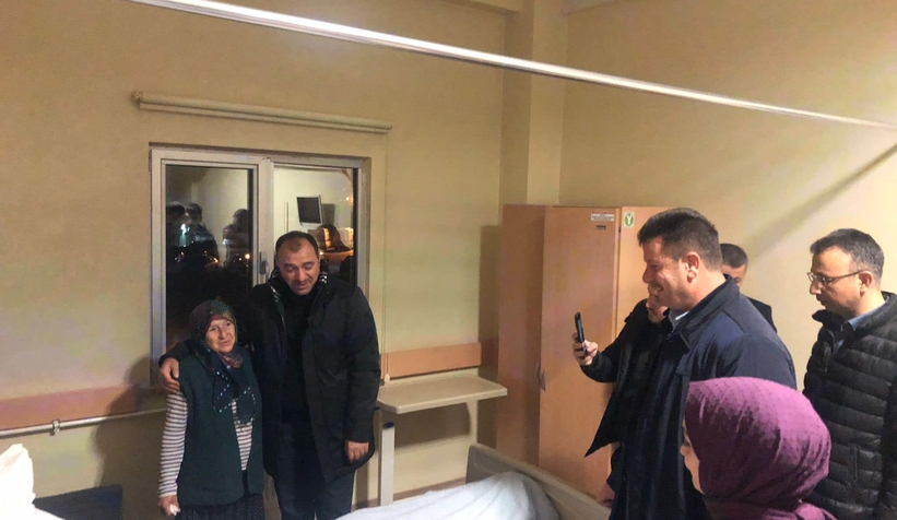 sakarya-da-depremden-etkilenen-vatandaslar-hastaneye-kaldirilditnzyuzhdot