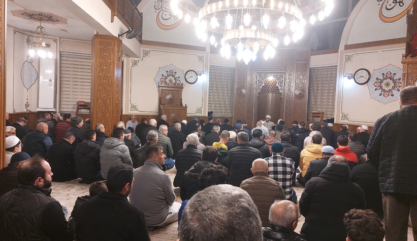 sakarya-da-ilk-teravihte-camiler-doldu-tastistjwujizee