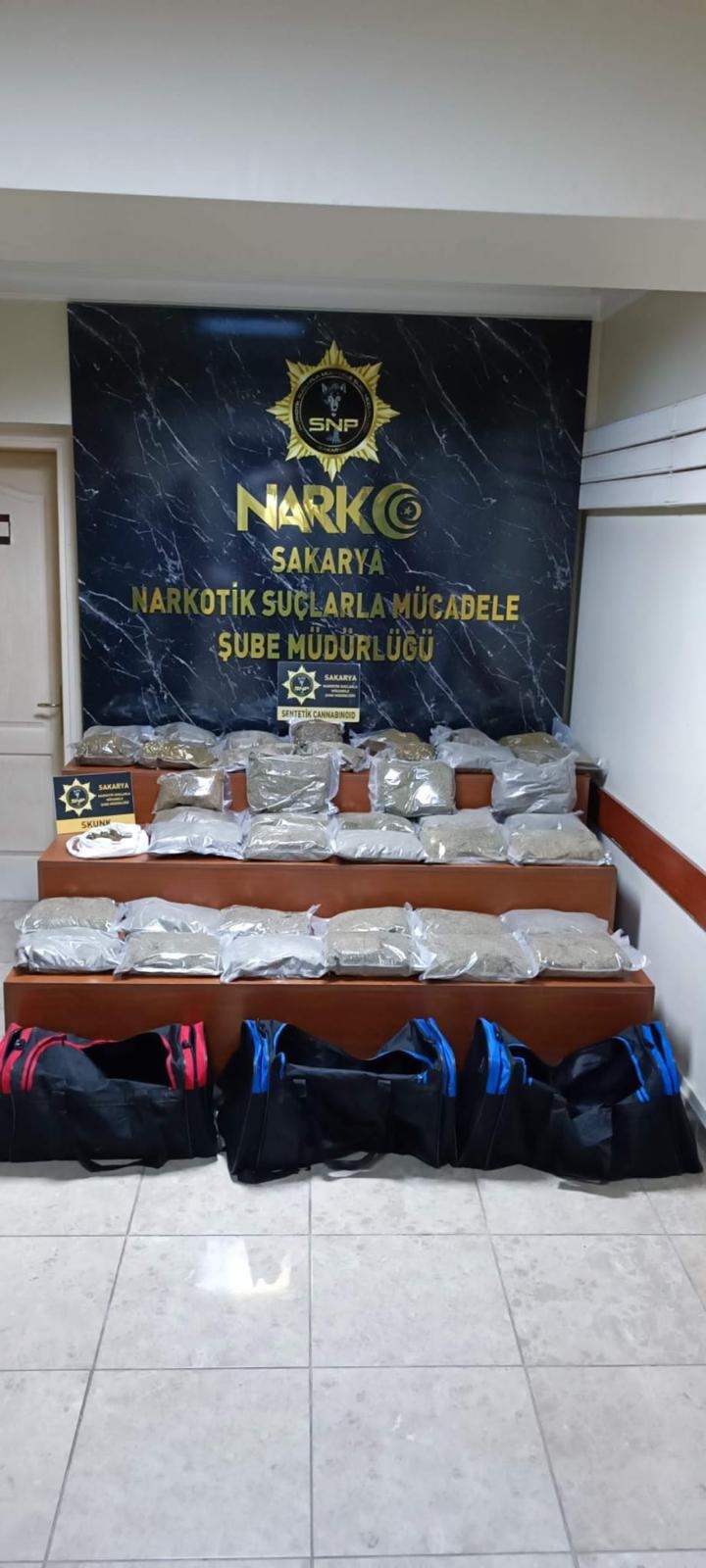 sakarya-da-kacakcilik-ve-uyusturucu-operasyonlaril01nadrqcd