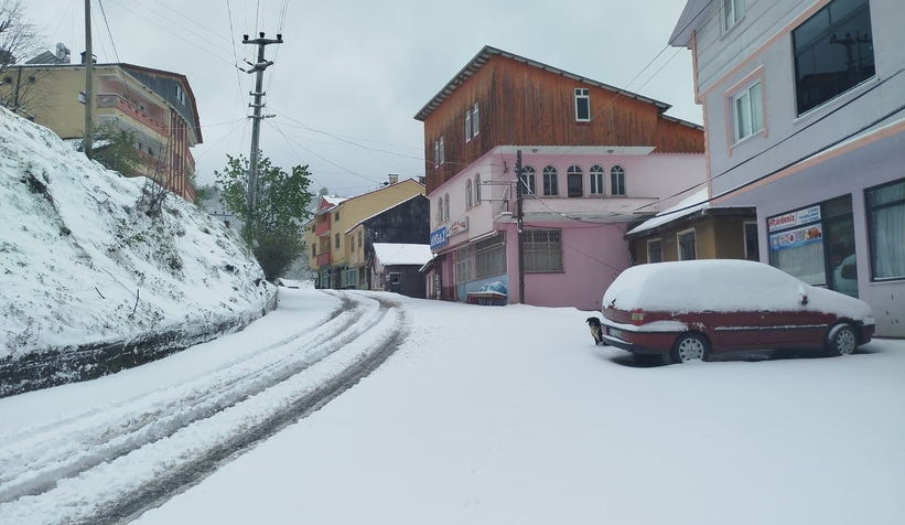 Sakarya'da kar kalınlığı 20 santimetreye ulaştı