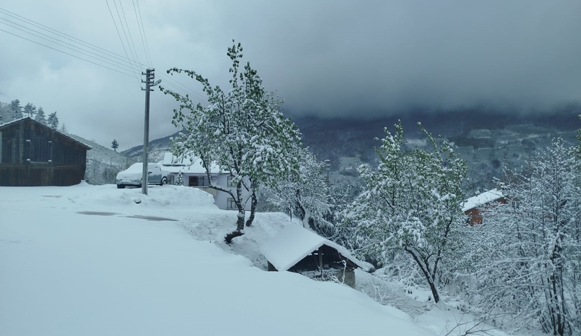 Sakarya'da kar kalınlığı 20 santimetreye ulaştı