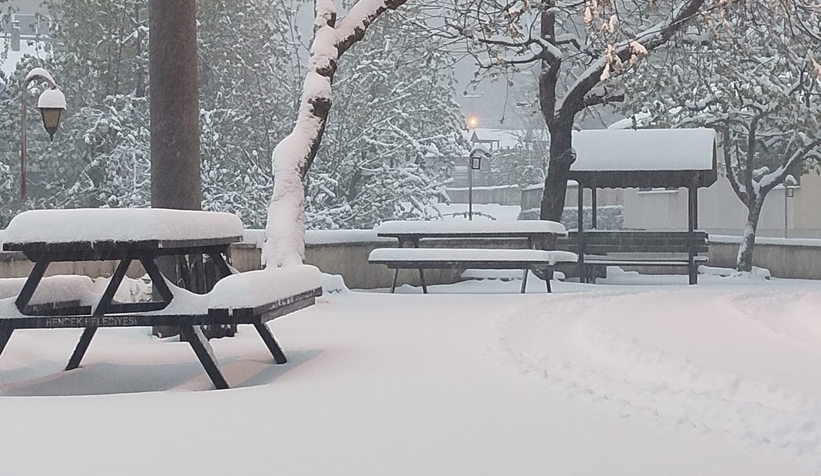 Sakarya'da kar kalınlığı 20 santimetreye ulaştı