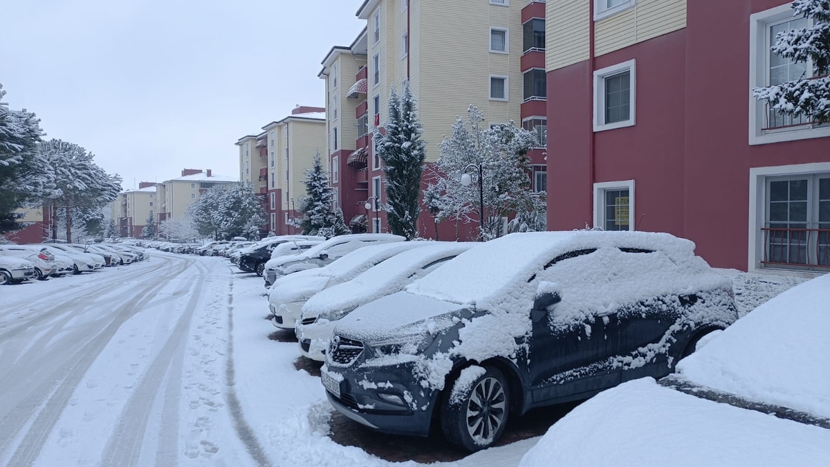 Sakarya'da kar yağışı etkisini artırdı