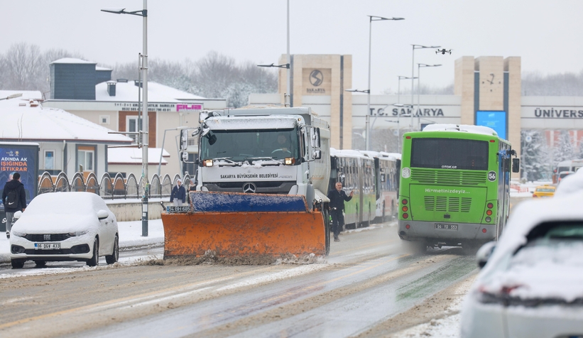 sakarya-da-kardan-kapanan-24-grup-yolu-ulasima-acildiogh0bjn5u0