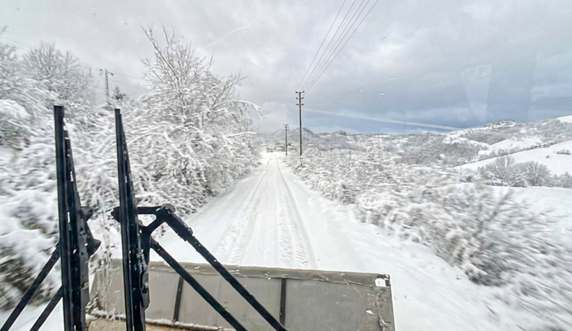 sakarya-da-kardan-kapanan-31-yol-acildia010btjpl2