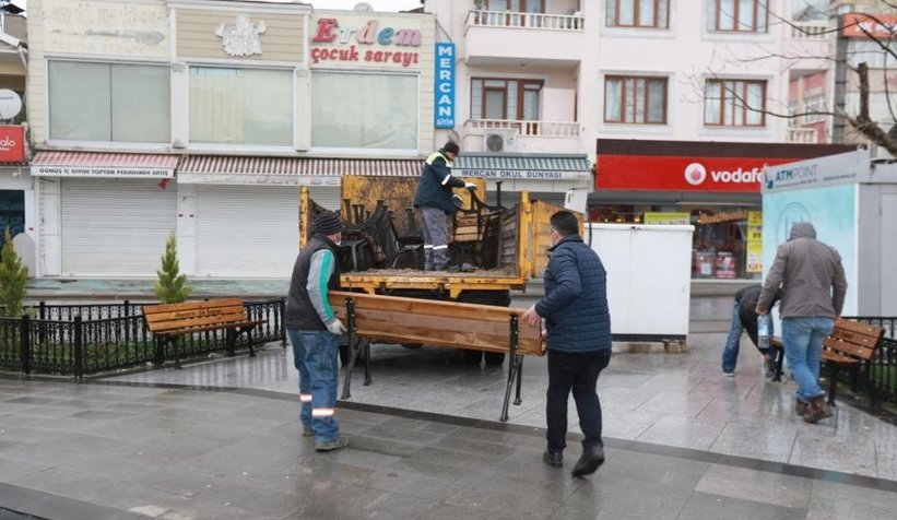 Sakarya'da korona önlemi; Banklar kaldırıldı