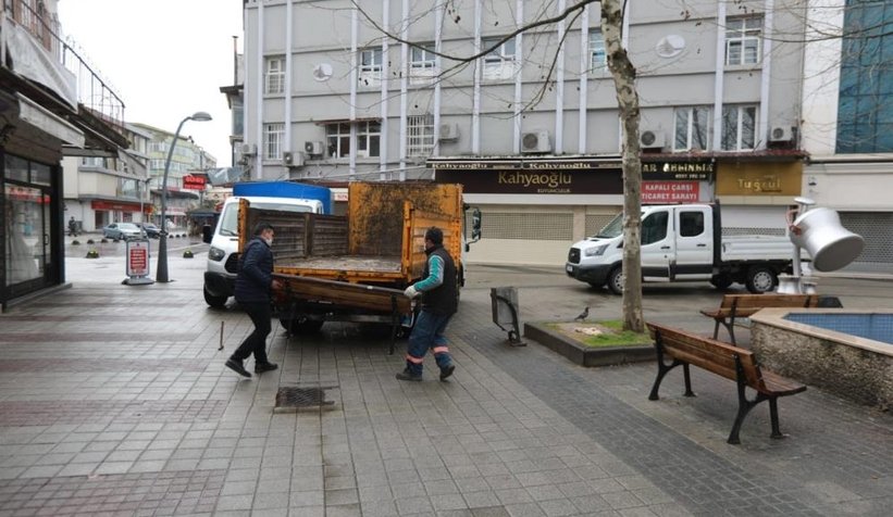 Sakarya'da korona önlemi; Banklar kaldırıldı