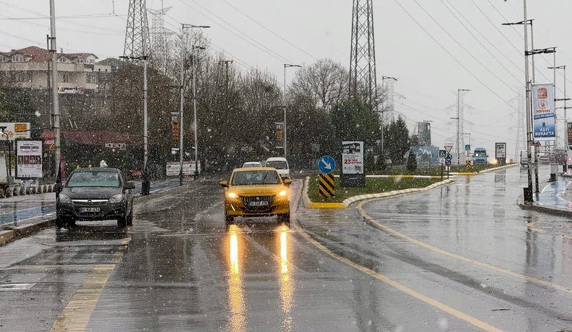 Sakarya'da lapa lapa kar yağdı