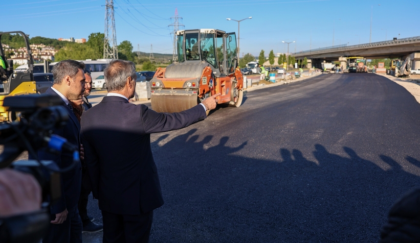 sakarya-da-metrobus-hattinda-ilk-asfalt-atildizulhmzbibn