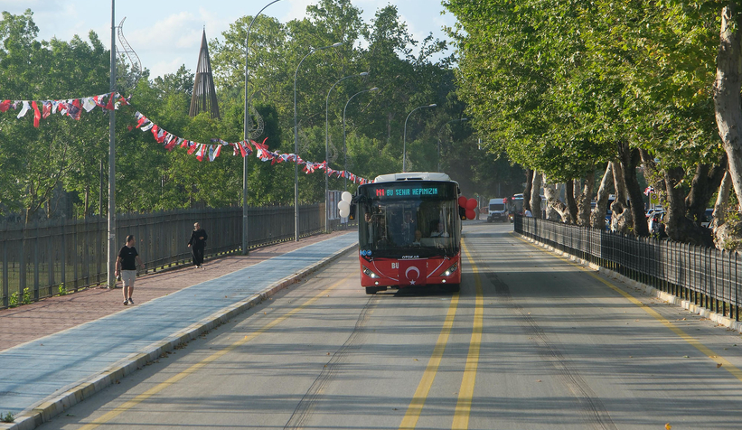 sakarya-da-metrobus-seferleri-basladiwhc1n3ptme