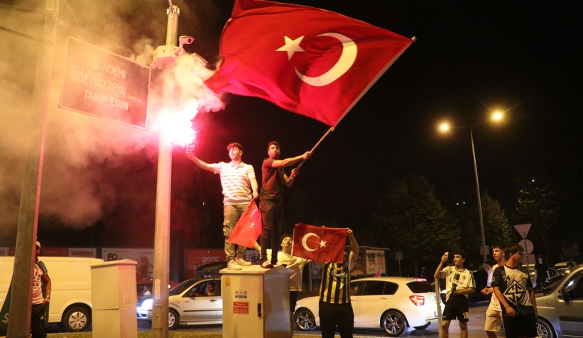 sakarya-da-milli-takimin-galibiyet-coskusunddtofhjy2