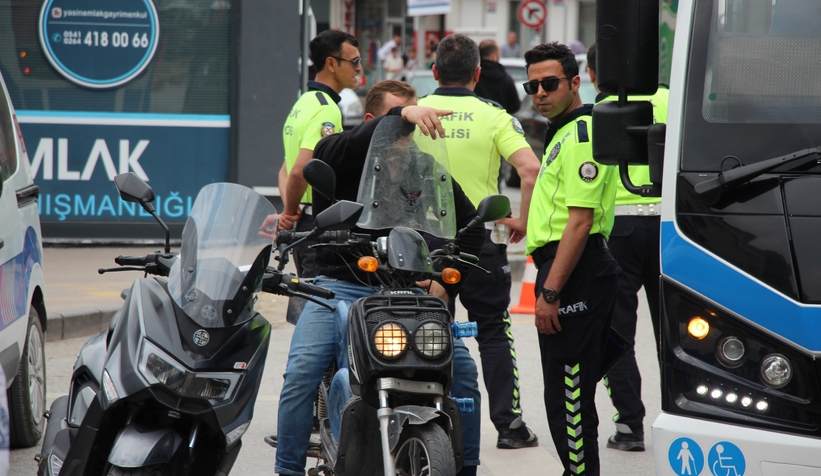 sakarya-da-motosikletlere-siki-takip-kural-tanimayanlara-ceza-yagdimgz3bu92n0