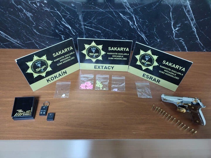 Sakarya'da narkotik operasyonu kamerada