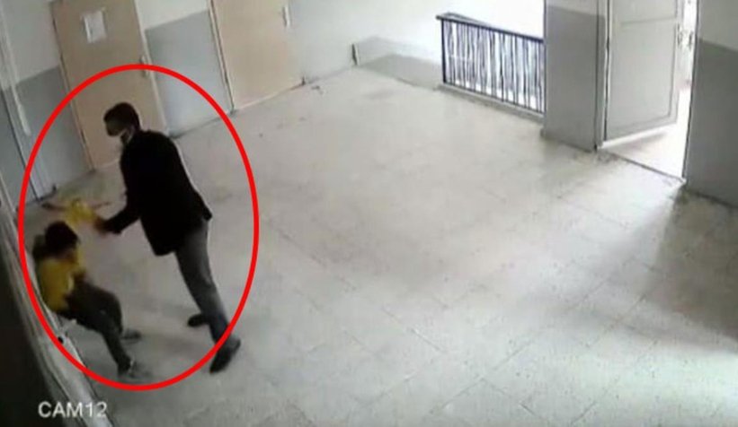 Sakarya'da öğrencilerine ayaklarını koklatmış