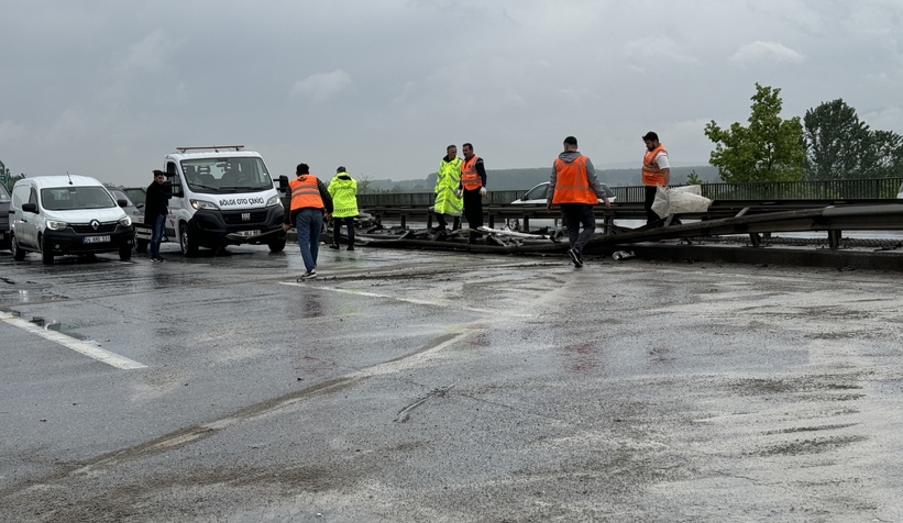 Sakarya'da otoyolu kilitleyen kaza