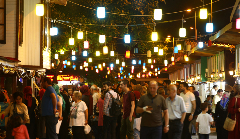 sakarya-da-ramazan-sokagi-kapilarini-aciyortwnudvppow