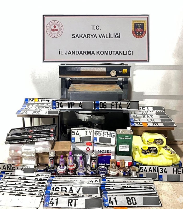 Sakarya'da sahte plaka operasyonu: 3 gözaltı