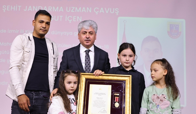 sakarya-da-sehit-ailesi-ve-gazilere-duzenlenen-torenle-devlet-ovunc-madalyasi-verildiq29od2pdr2