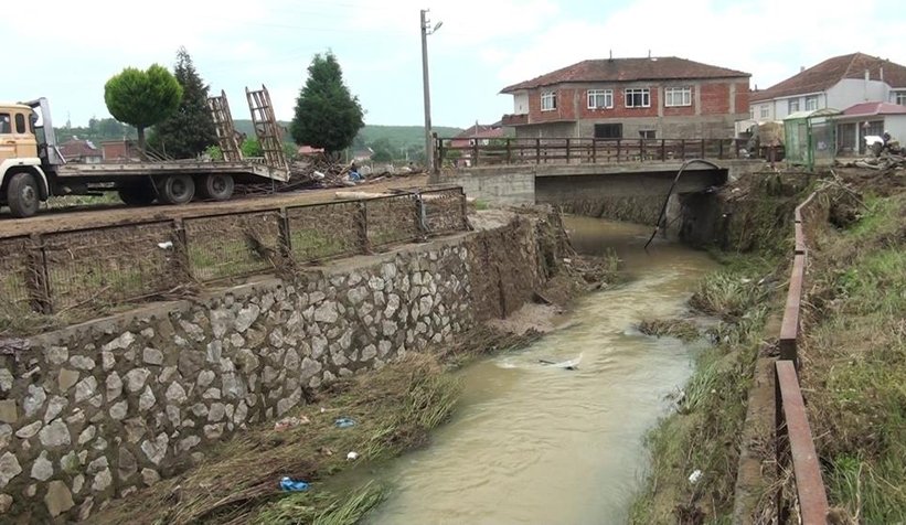 Sakarya'da selin izleri temizleniyor
