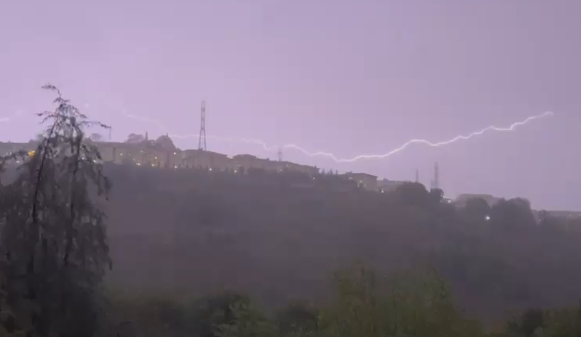 sakarya-da-simsekler-geceyi-aydinlattiy1fhnetnwl