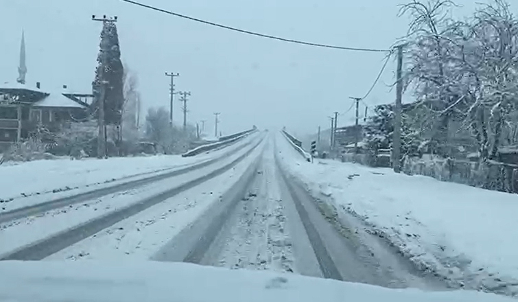 sakarya-da-suruculerin-karla-imtihaninkf3mutxmk