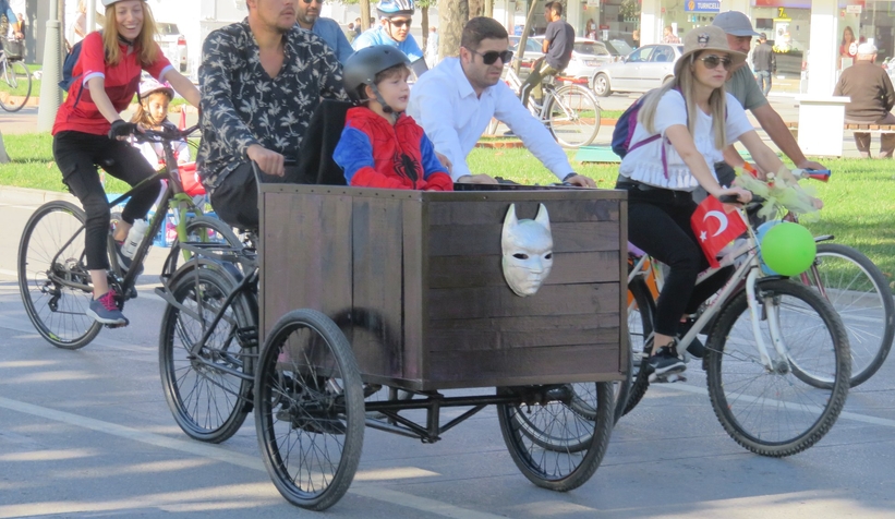 Sakarya'da Süslü Kadınlar Bisiklet Turu