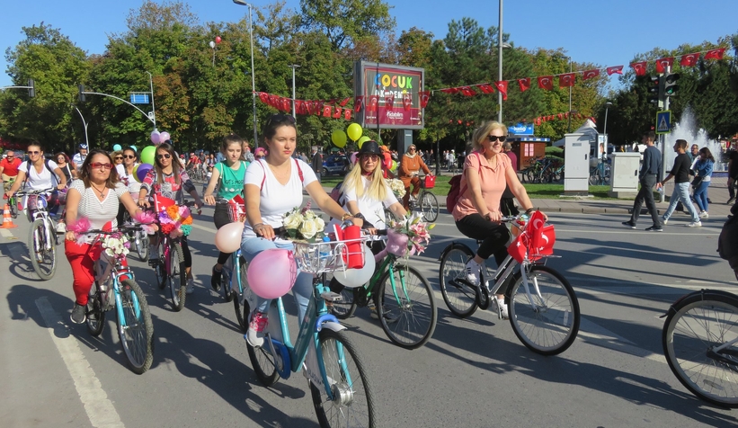 Sakarya'da Süslü Kadınlar Bisiklet Turu