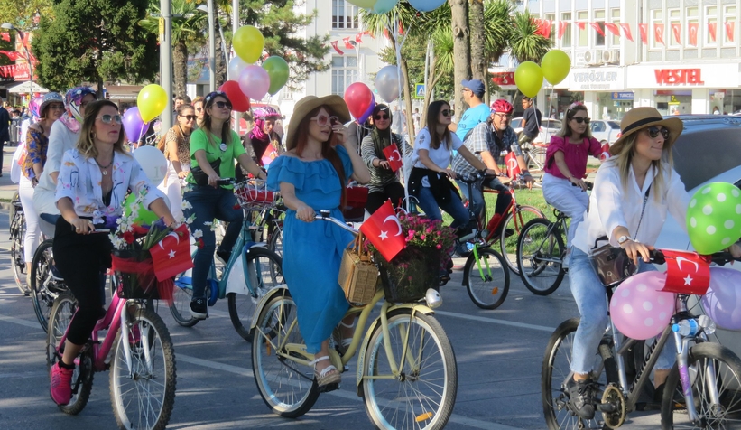 Sakarya'da Süslü Kadınlar Bisiklet Turu