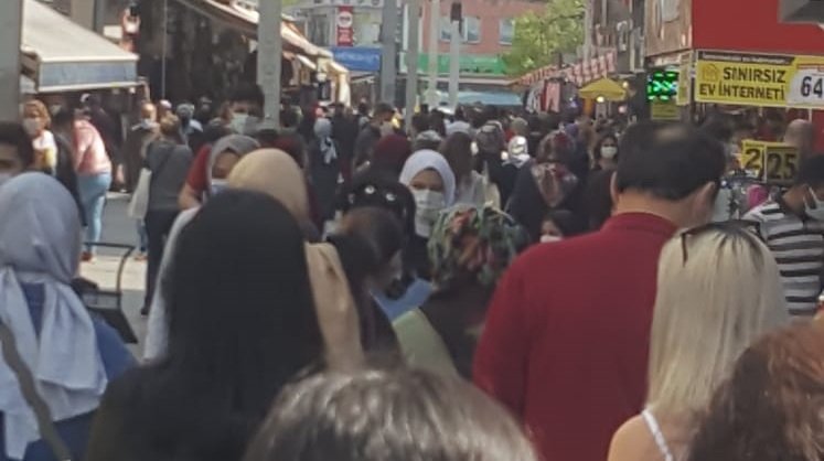 Sakarya'da tam kapanma öncesi alışveriş yoğunluğu