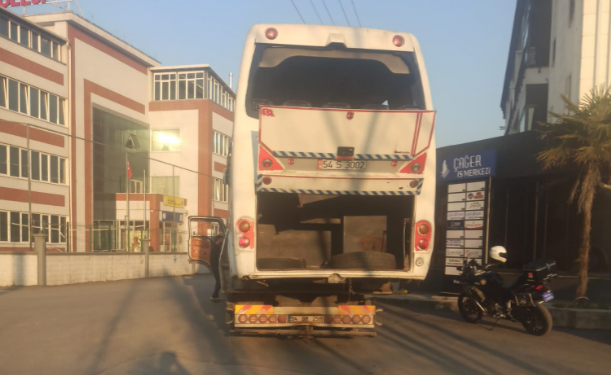 sakarya-da-terk-edilen-hurda-araclar-toplaniyorbgmzslr6mm