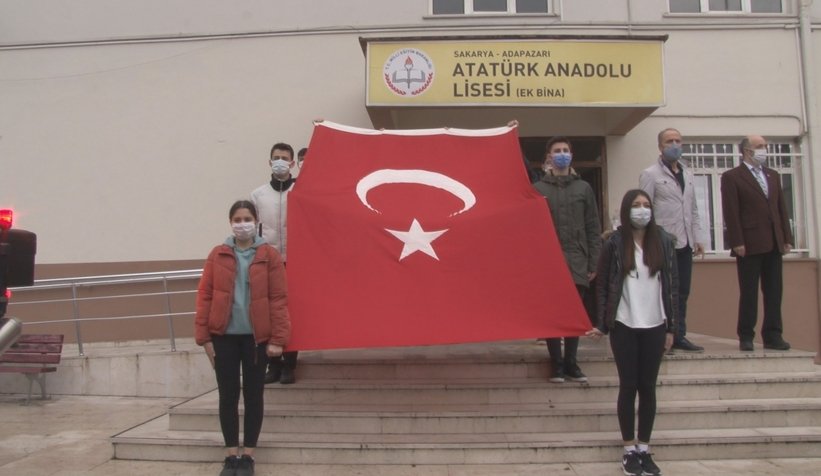 Sakarya'da tüm okullarda bayrak töreni yapıldı