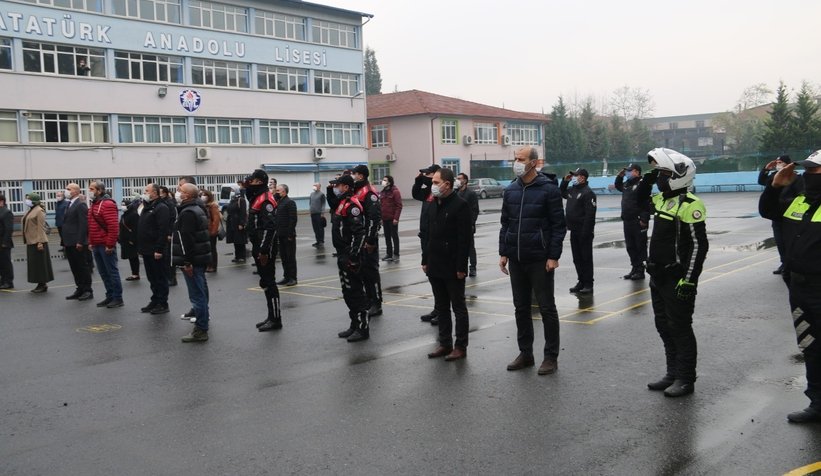 Sakarya'da tüm okullarda bayrak töreni yapıldı