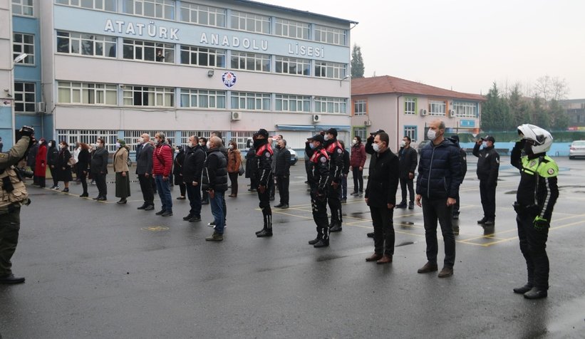 Sakarya'da tüm okullarda bayrak töreni yapıldı