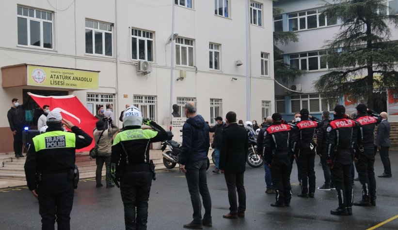 Sakarya'da tüm okullarda bayrak töreni yapıldı