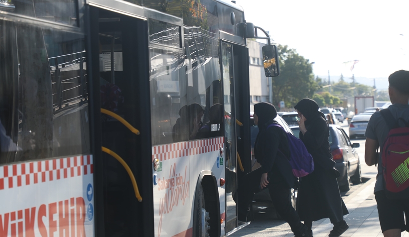 Sakarya'da ücretsiz ulaşım için binlerce öğrenci akredite oldu
