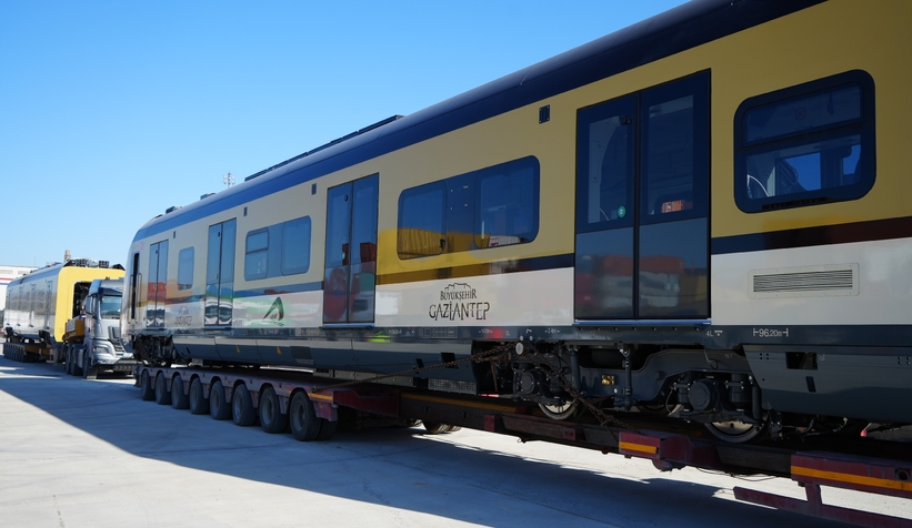 sakarya-da-uretilen-ilk-milli-tren-seti-gaziantep-te-raylara-indis2v2de03ng
