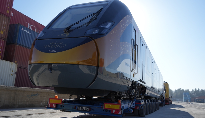 sakarya-da-uretilen-ilk-milli-tren-seti-gaziantep-te-raylara-indis2v2de03ng