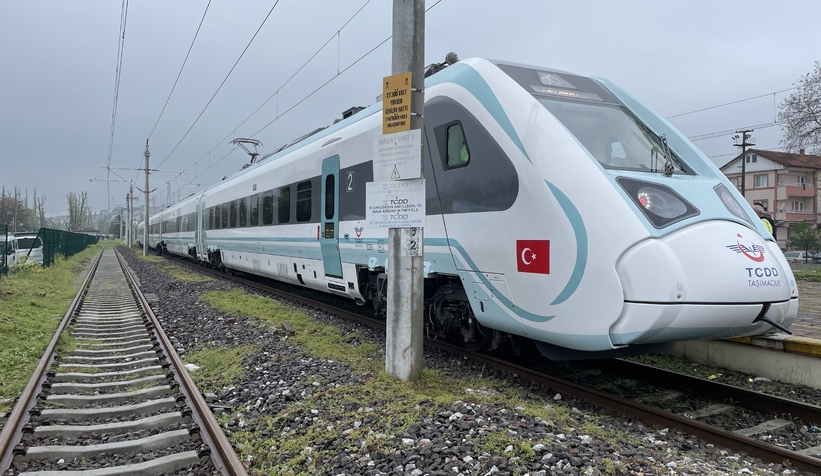 sakarya-da-uretilen-milli-elektrikli-tren-tcdd-ye-teslim-edildisjdiowjnyk